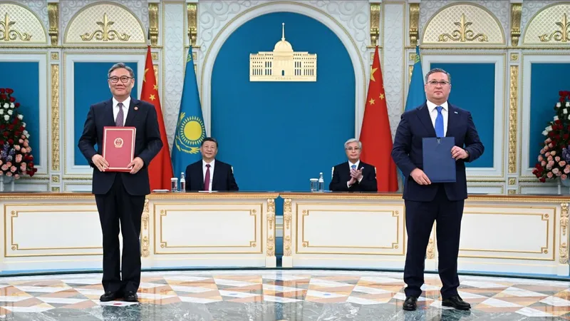 Тоқаев пен Си Цзиньпин жүргізген келіссөздер нәтижесінде 24 құжатқа қол қойылды